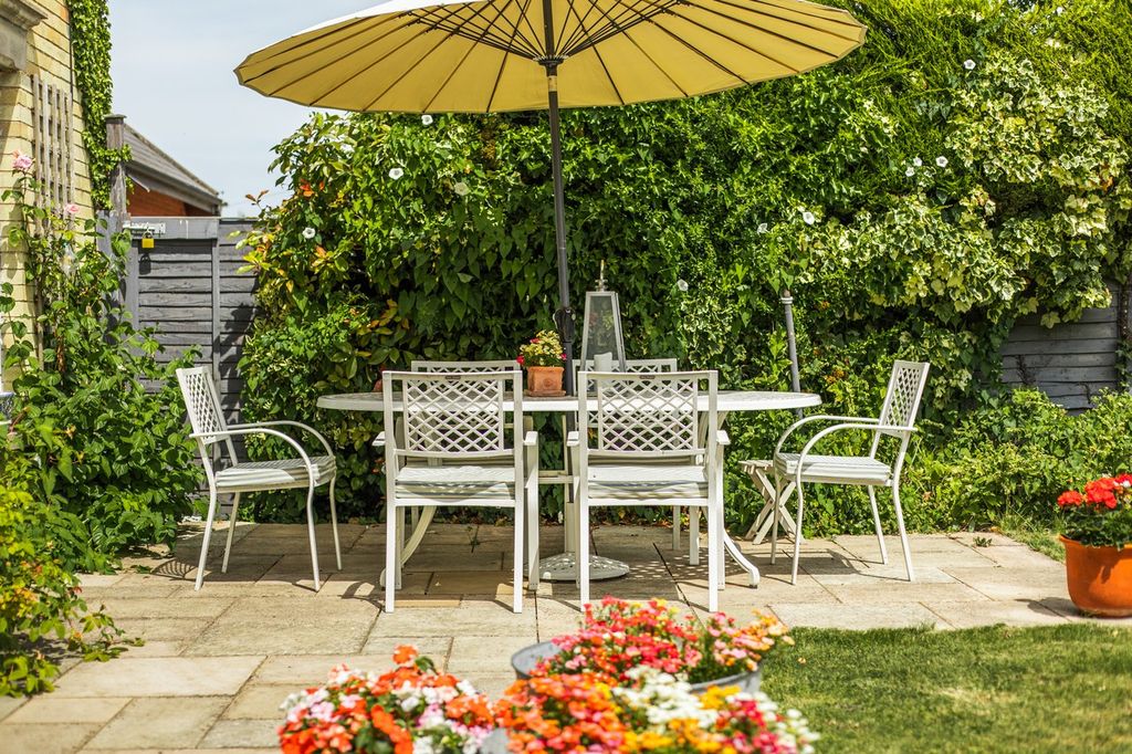 Property photo 2 of 27 Langley House-76