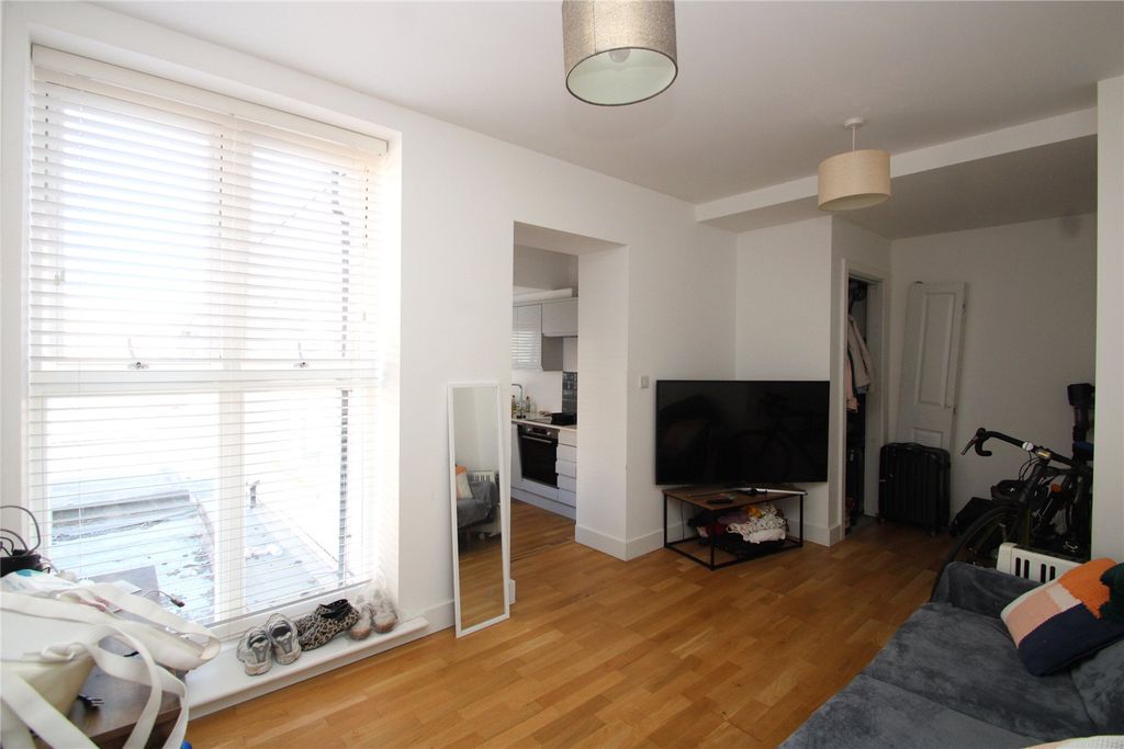 Property photo 3 of 8 Picture No. 04