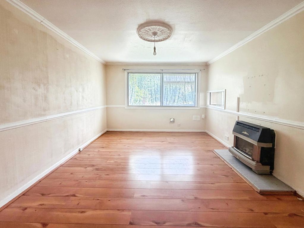 Property photo 3 of 19 Living Room
