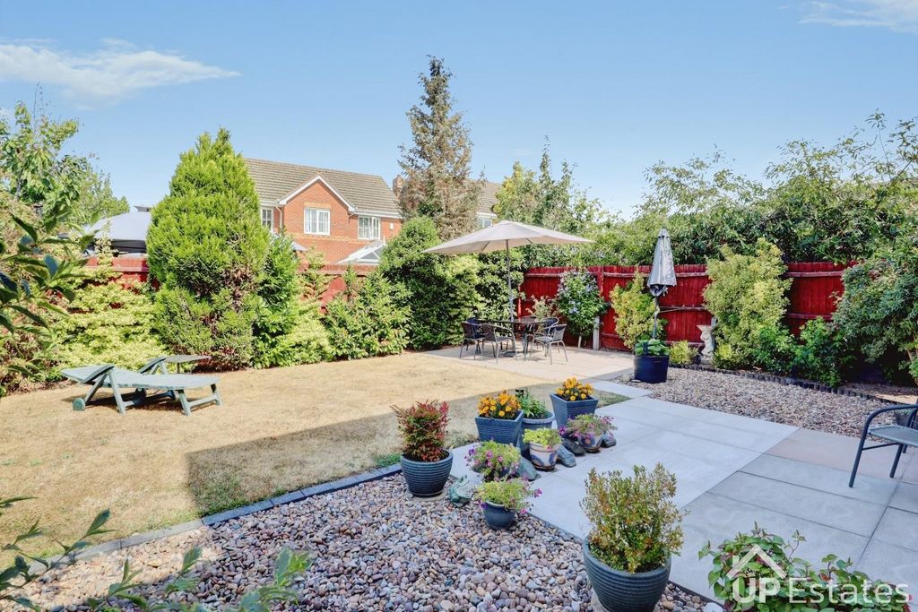 Property photo 2 of 17 Garden