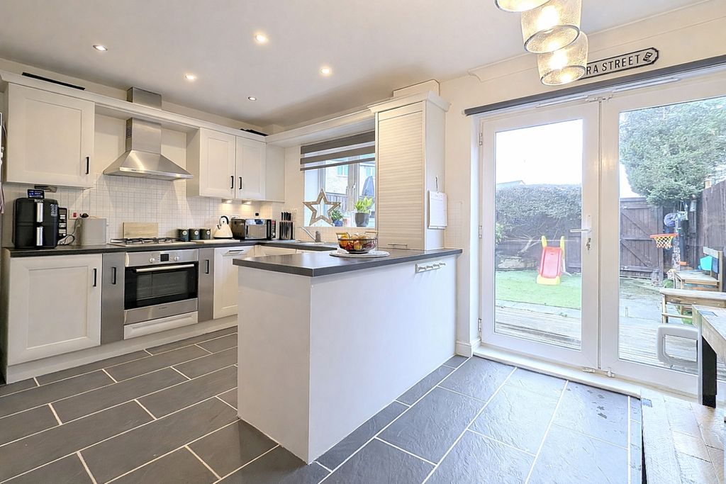 Property photo 3 of 23 Winding  Rise Ewemove Brighouse (23