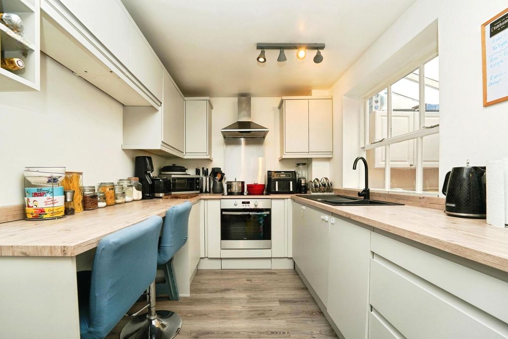 Property photo 2 of 16 Pbox-Img.Jpg