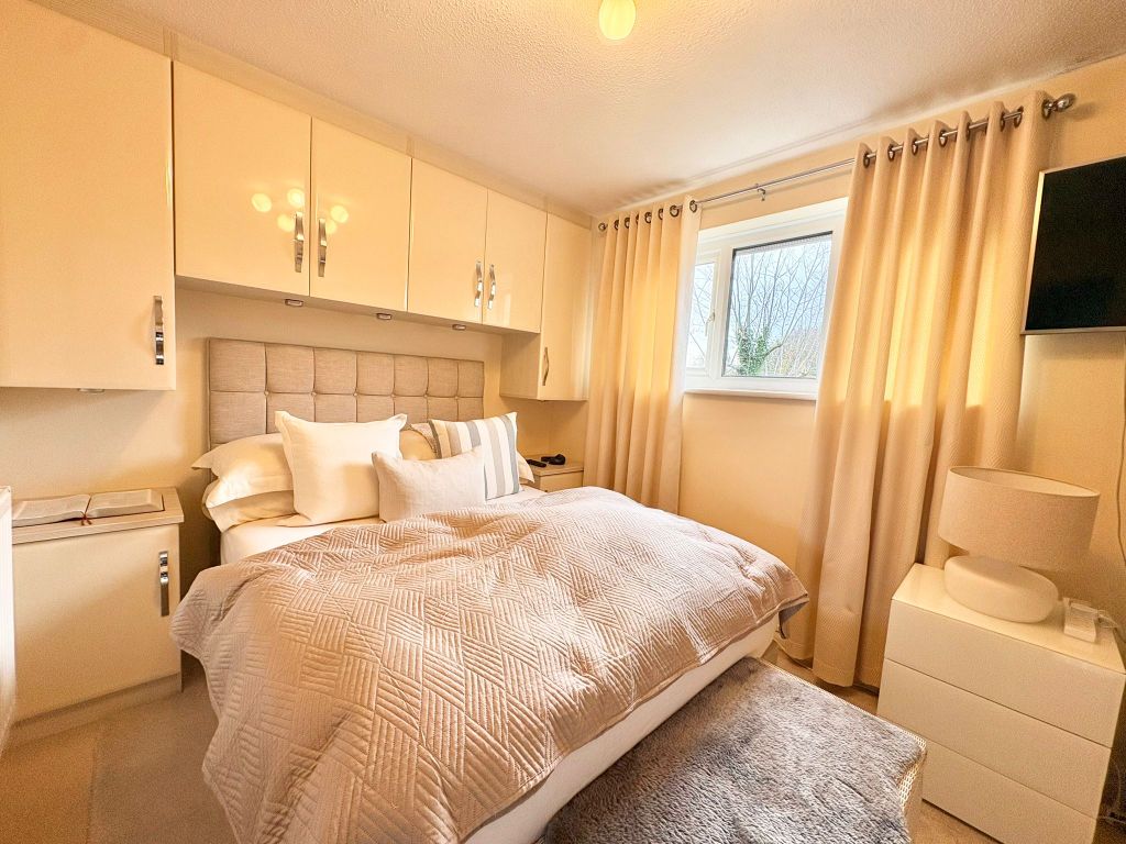 Property photo 3 of 6 Bedroom