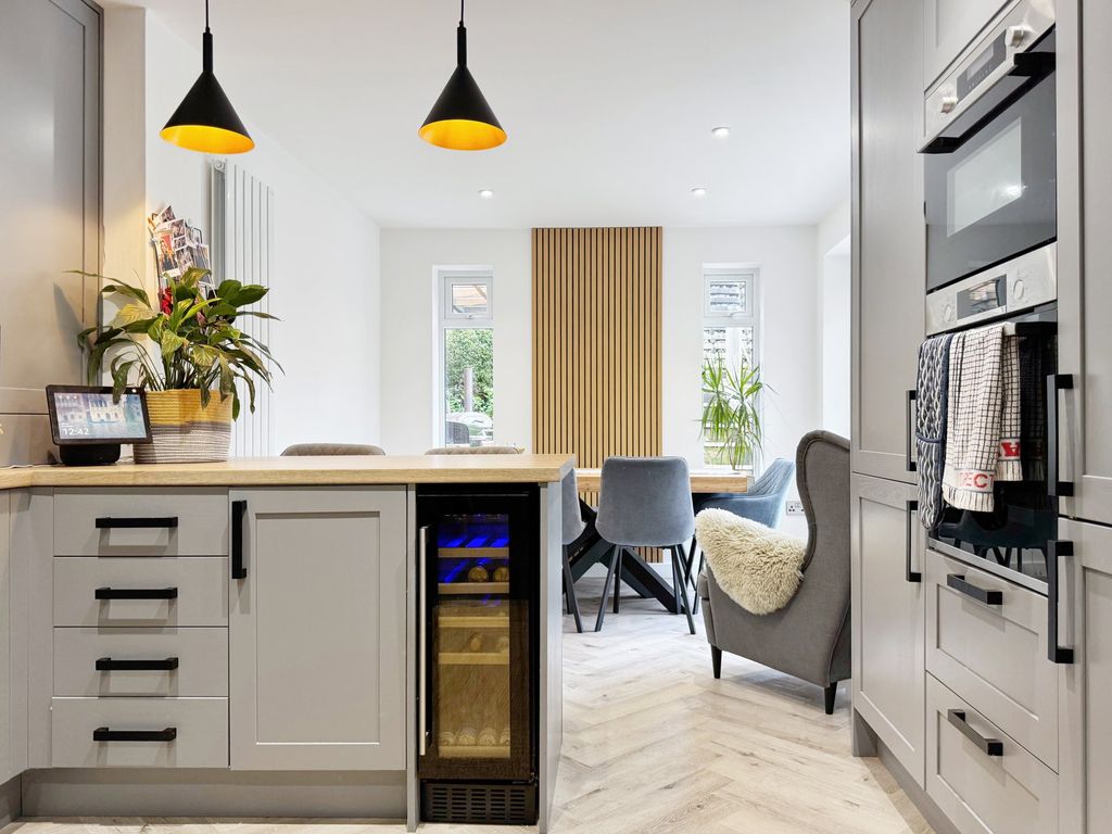 Property photo 2 of 31