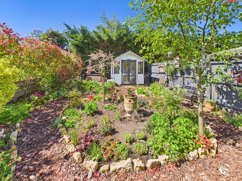 Property photo 3 of 31 Summerhouse Garden