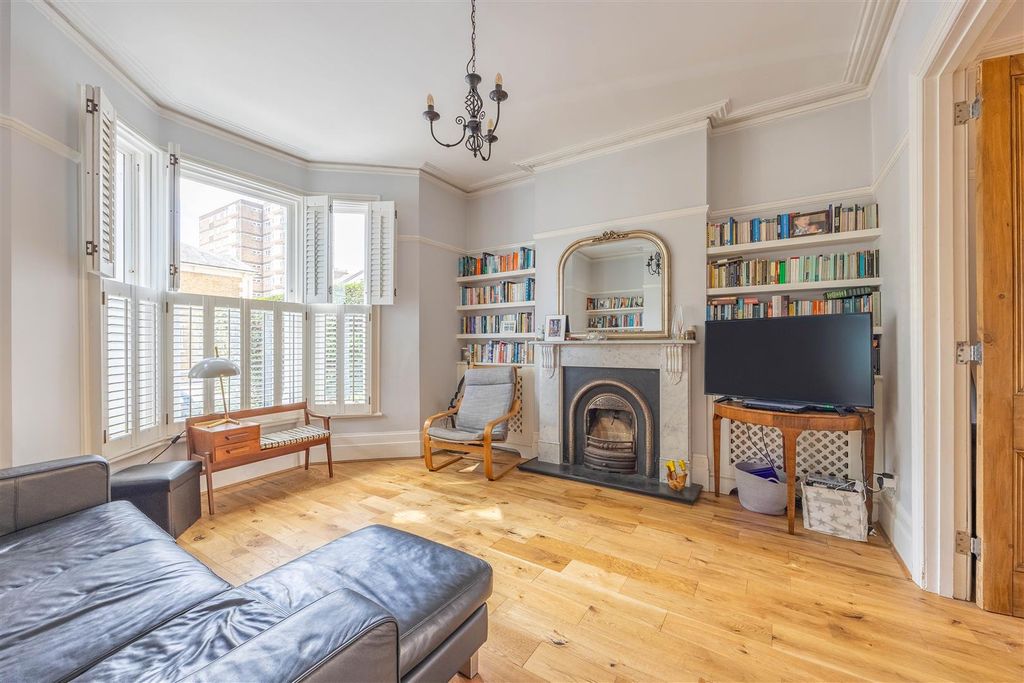 Property photo 2 of 29 Lounge