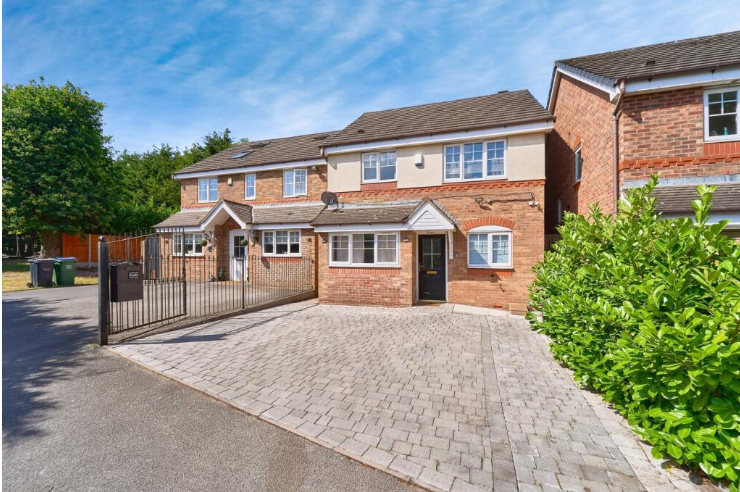 Property photo 3 of 15 Front And Driveway