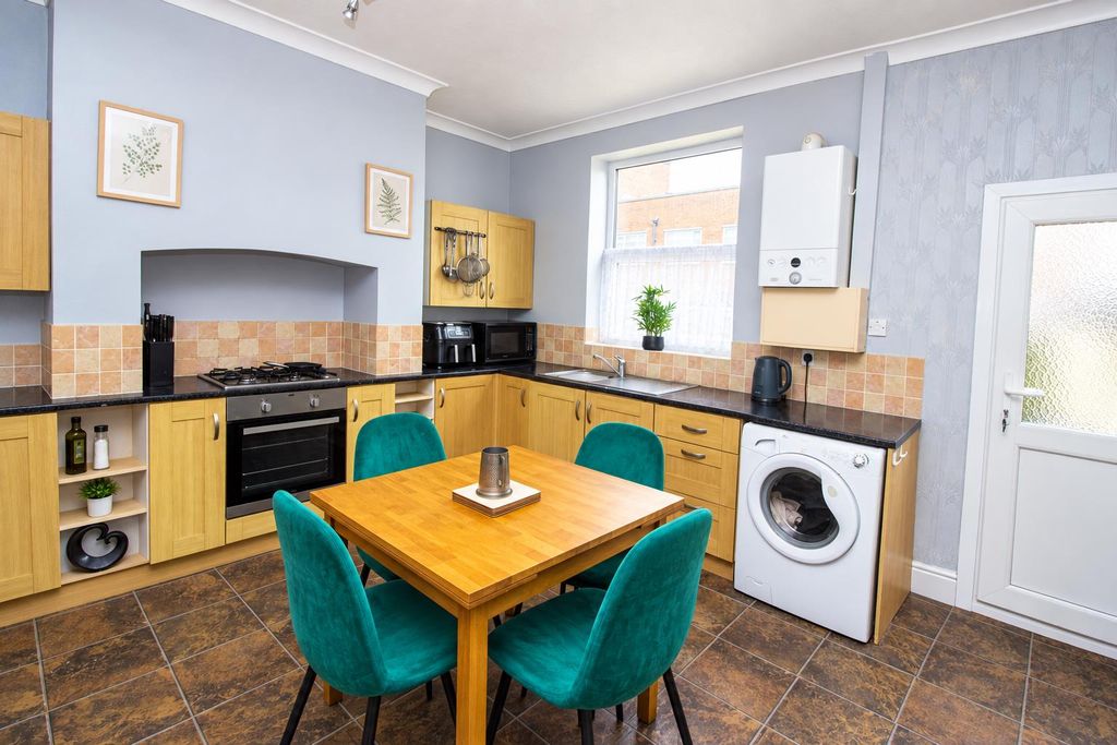Property photo 1 of 5