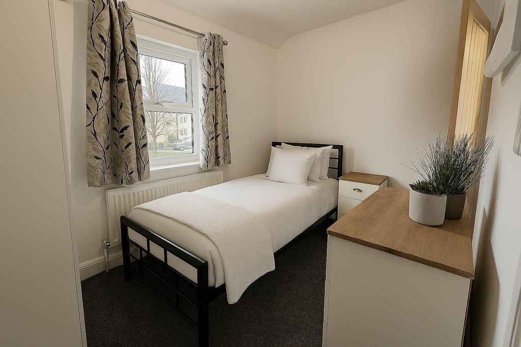 Property photo 2 of 4 Bedroom 5