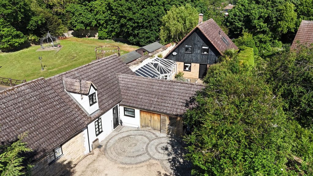 Property photo 1 of 33