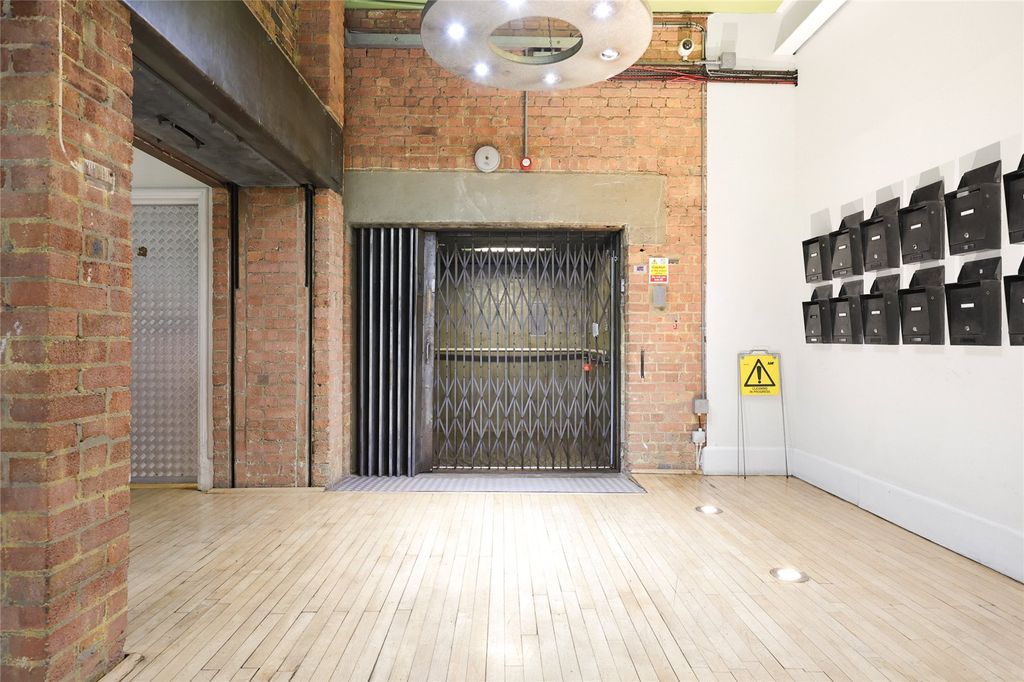 Property photo 2 of 18 Picture No. 43