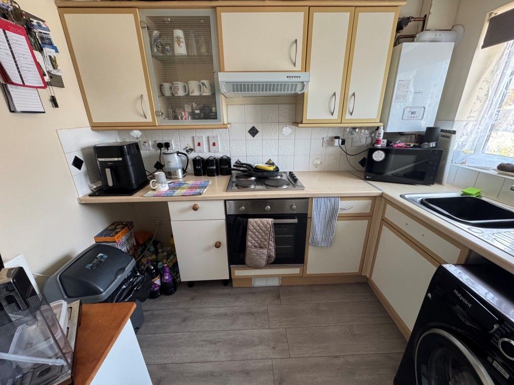 Property photo 2 of 9 Kitchen