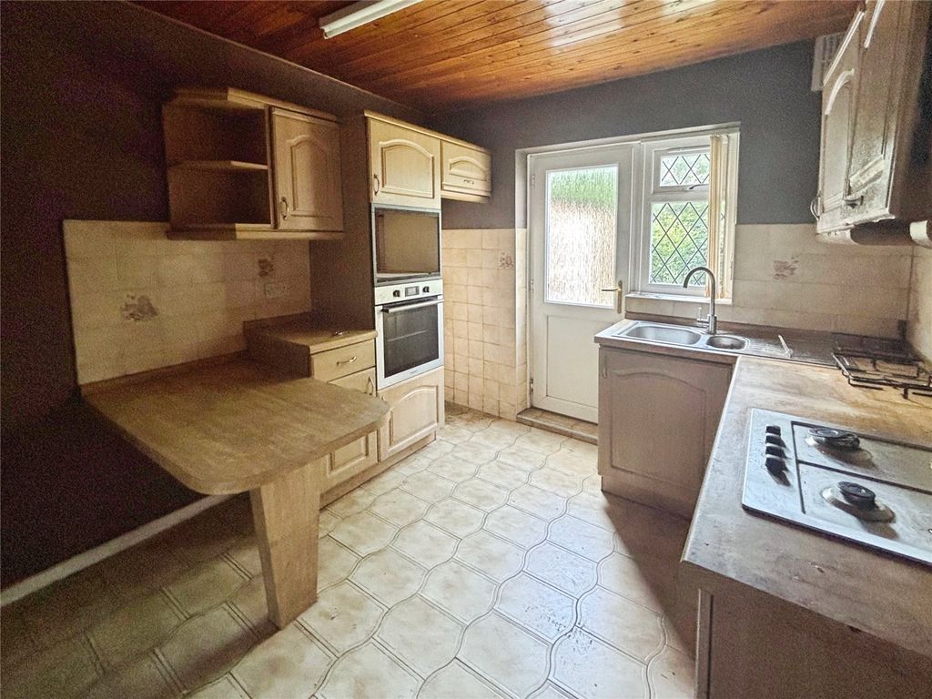 Property photo 3 of 8 Kitchen