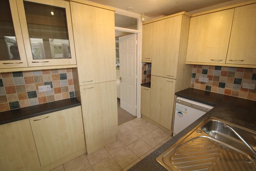 Property photo 2 of 11 Kitchen