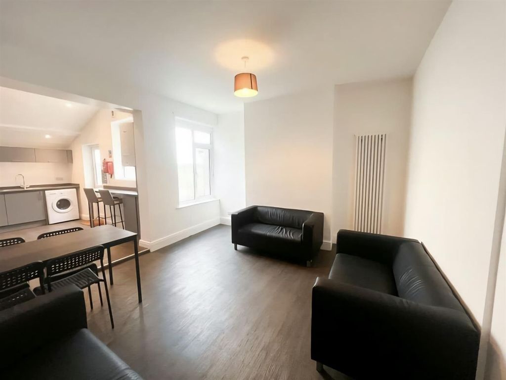 Property photo 3 of 13 Communal Area