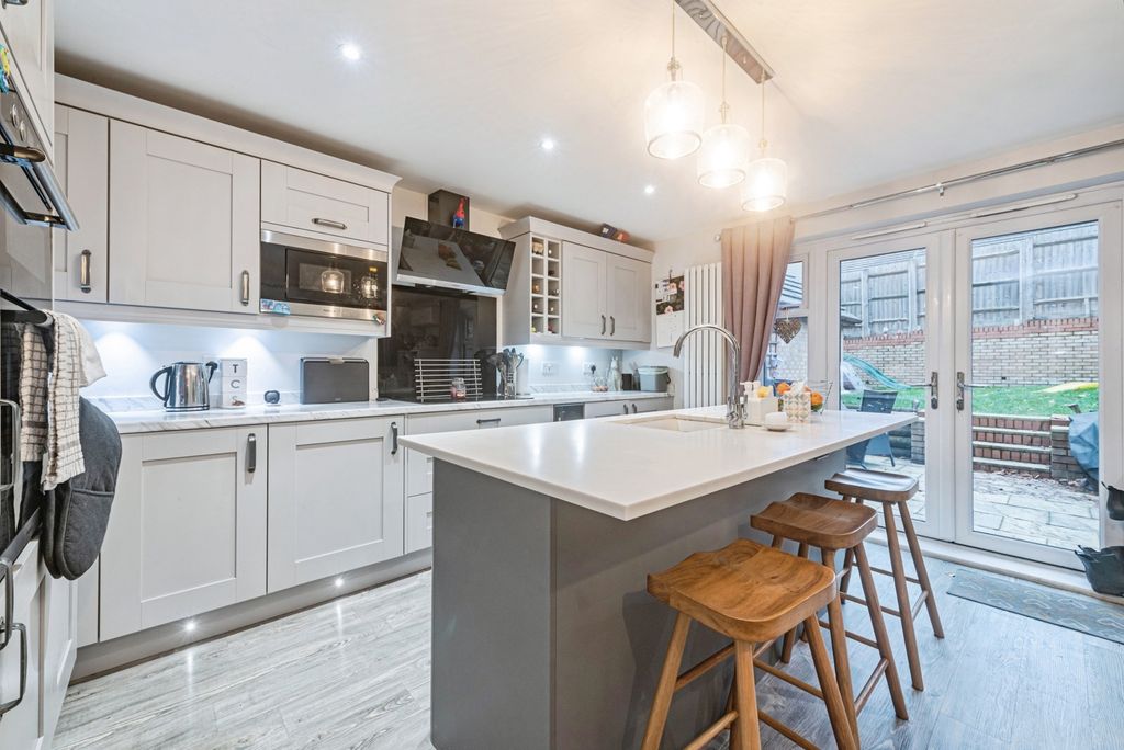 Property photo 3 of 20 Pbox-Img.Jpg