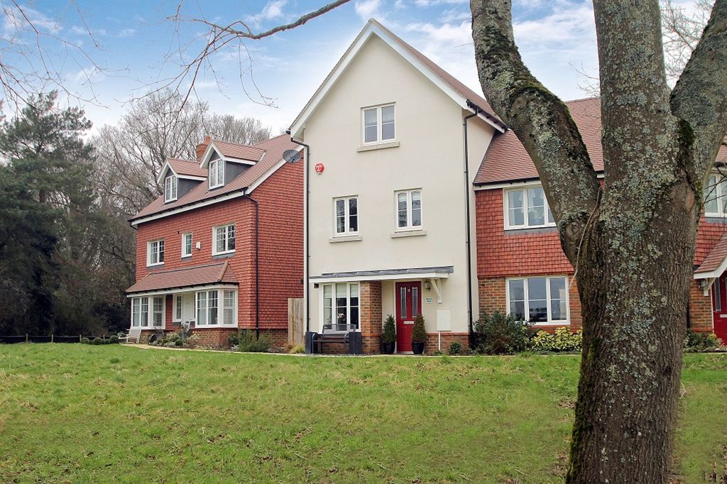 Property photo 1 of 15 Photo 4