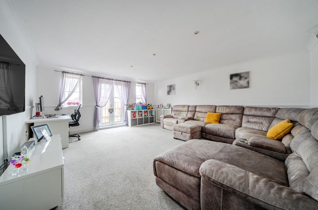 Property photo 3 of 12 1385787-14-692824...