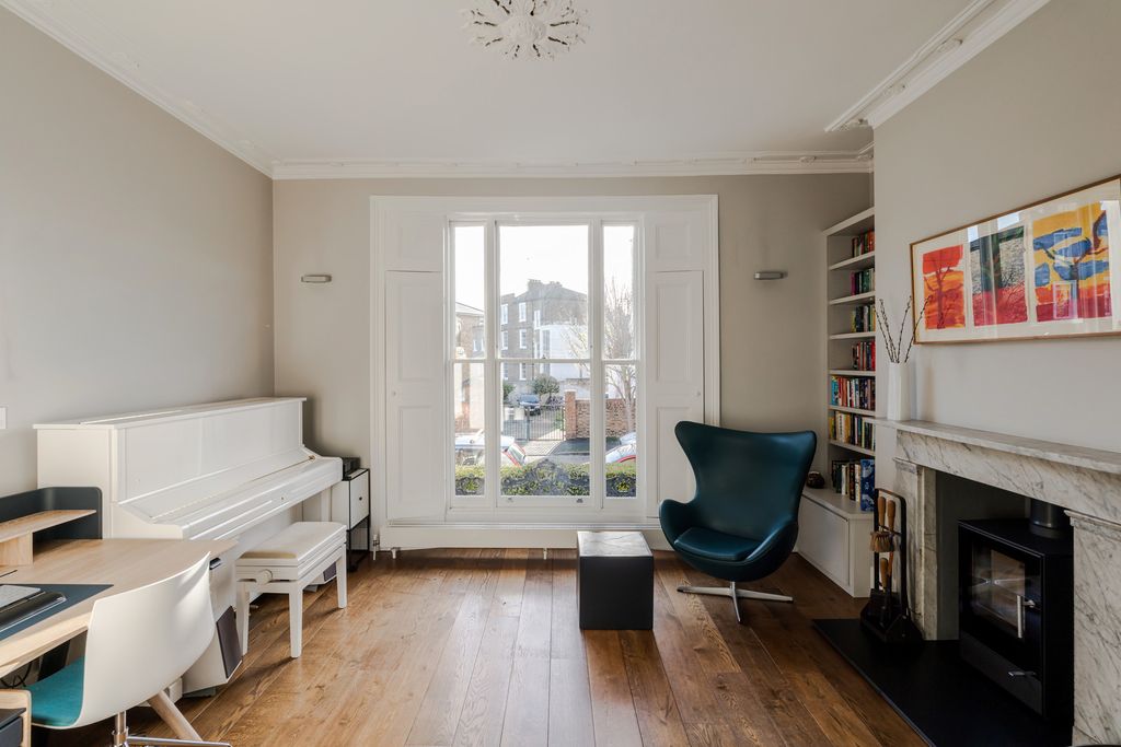 Property photo 1 of 30 322555 - 98 Buckingham Road-54.Jpeg