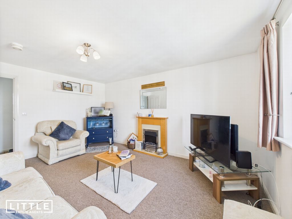 Property photo 3 of 11 Photo 2