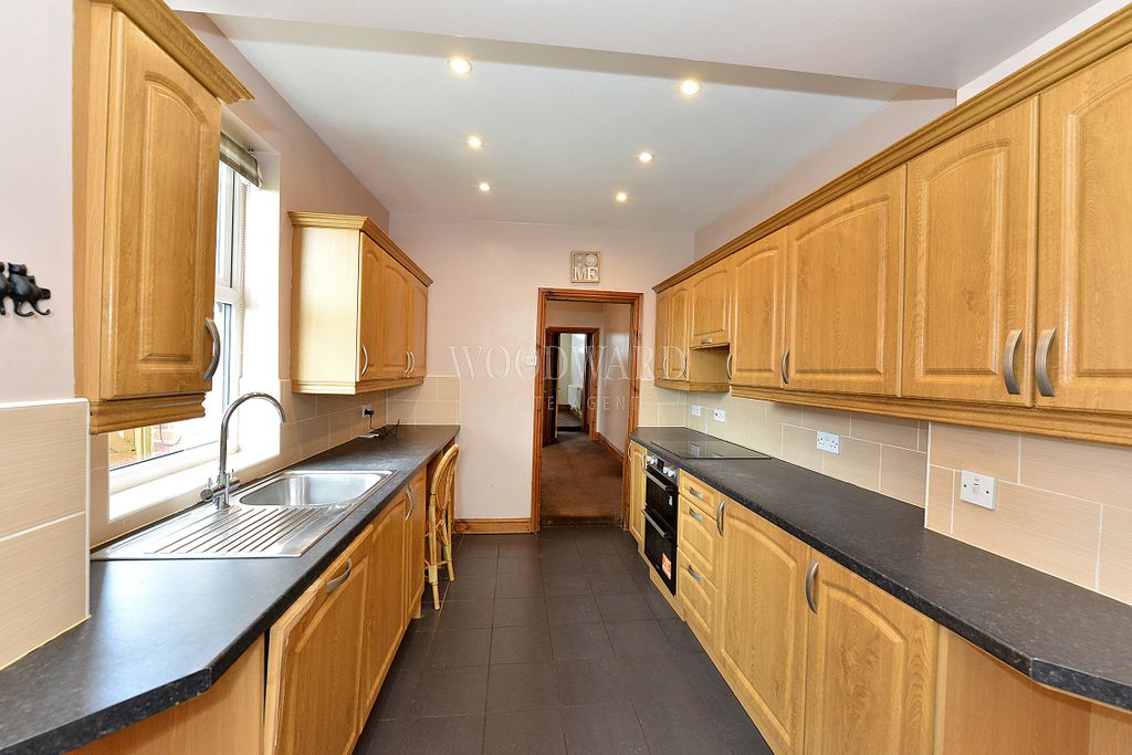 Property photo 3 of 18 Kitchen