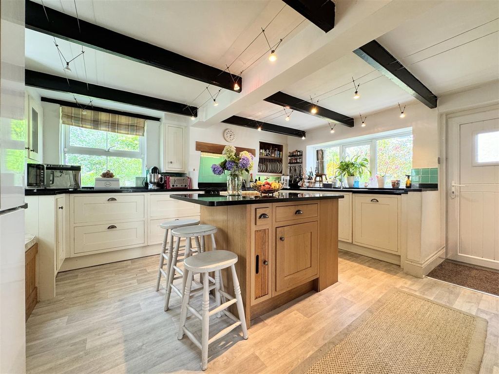 Property photo 3 of 36 Kitchen