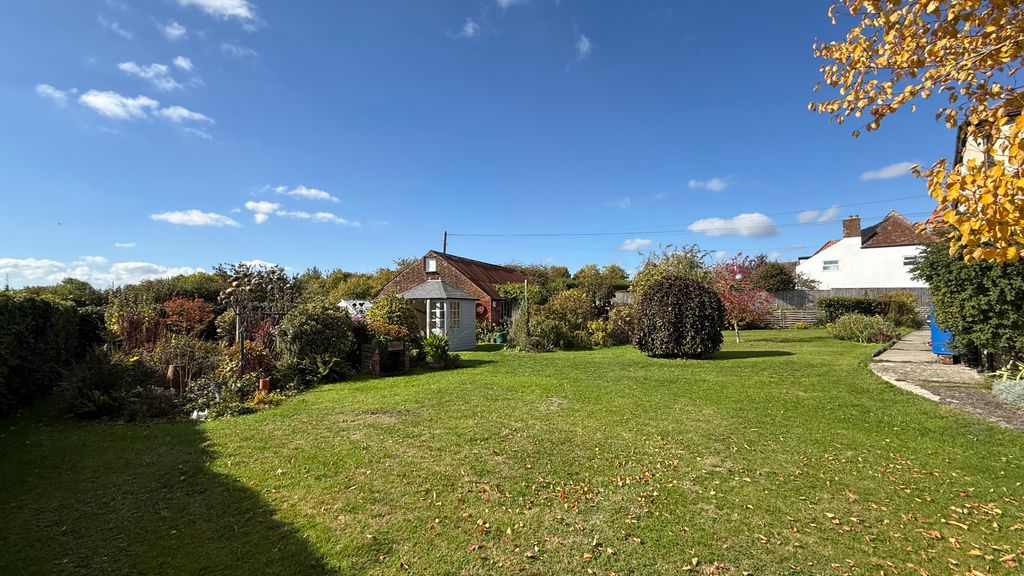 Property photo 2 of 20 Front Garden