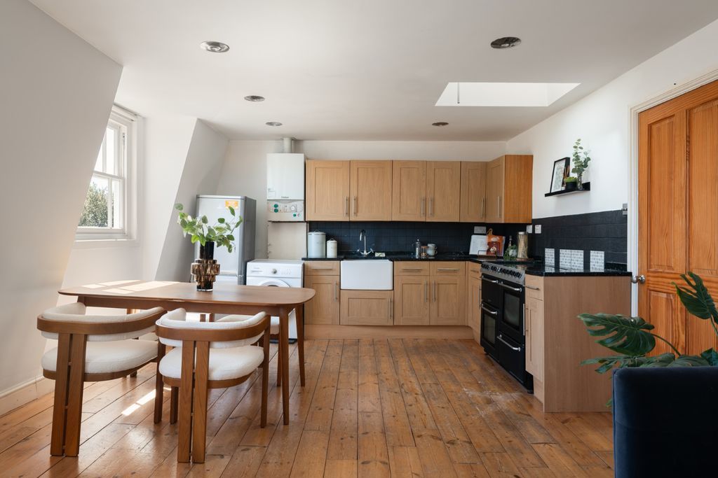 Property photo 3 of 11 Kitchen/Dining Area