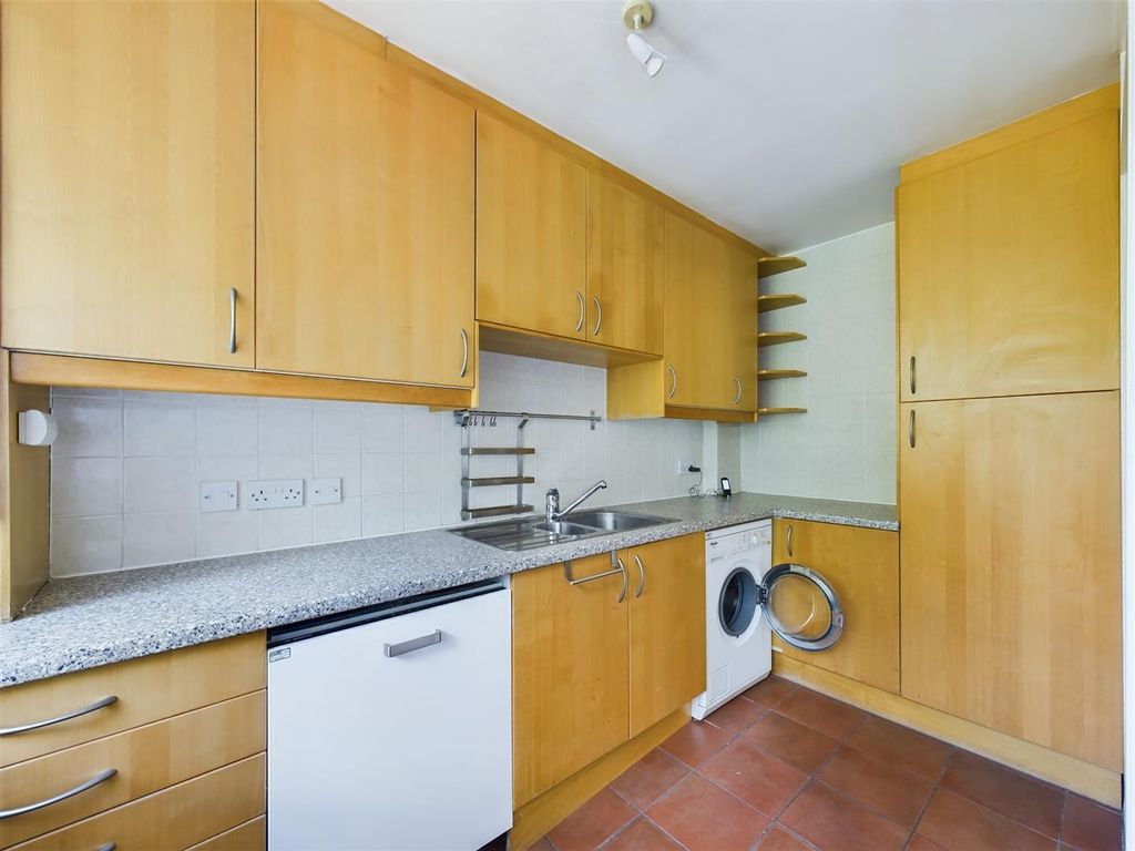 Property photo 2 of 9 Cam01167G0-Pr0145-Still007.Jpg