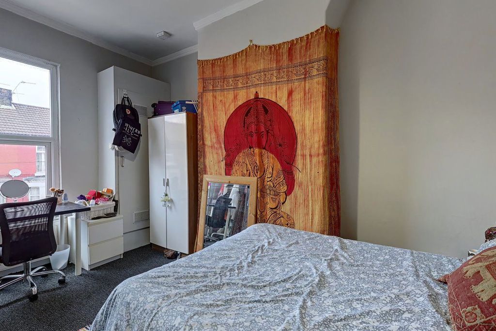 Property photo 3 of 28