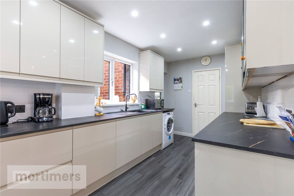 Property photo 2 of 27 Kitchen