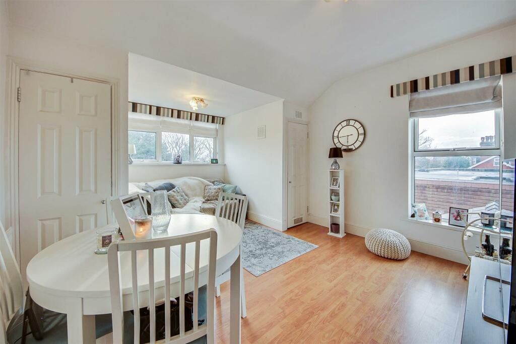 Property photo 2 of 19 4265123