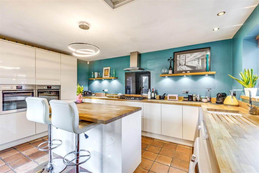 Property photo 3 of 65 Green Man Court 3-45.Jpg