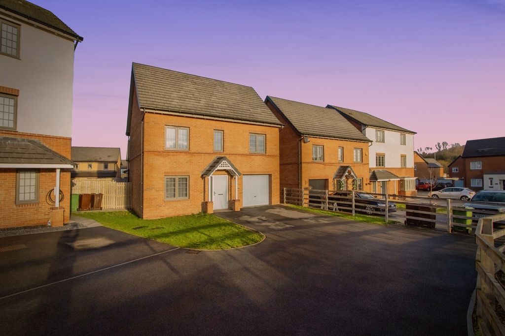 Property photo 1 of 29 Pbox-Img.Jpg