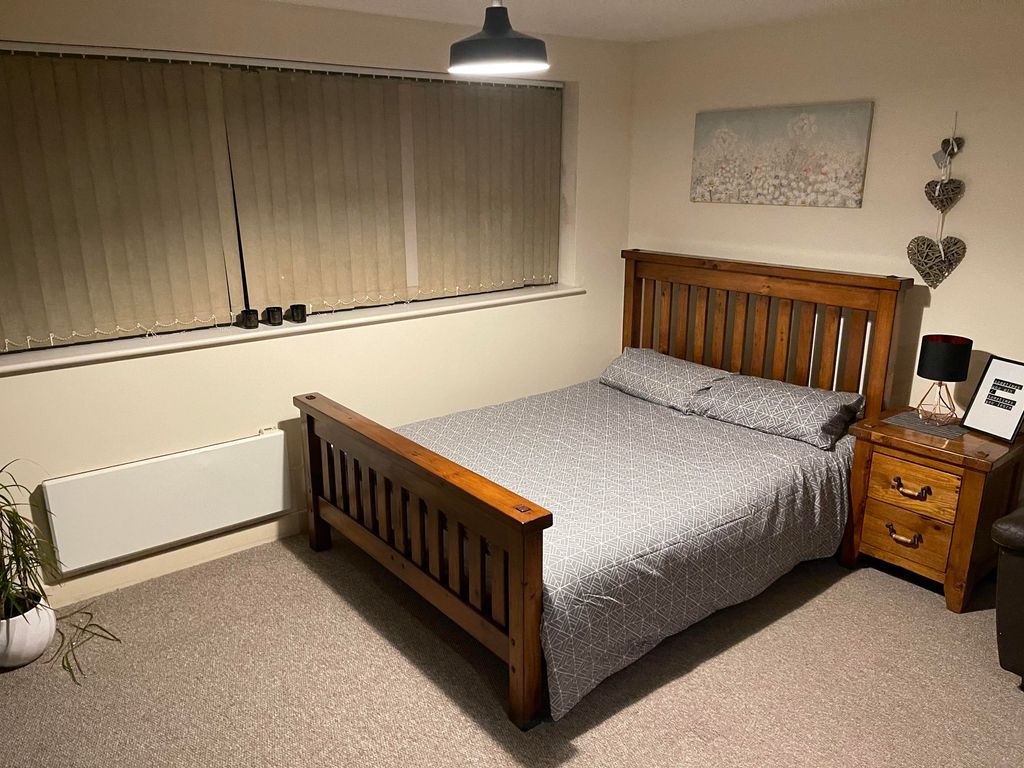 Property photo 3 of 6 Bedroom 3