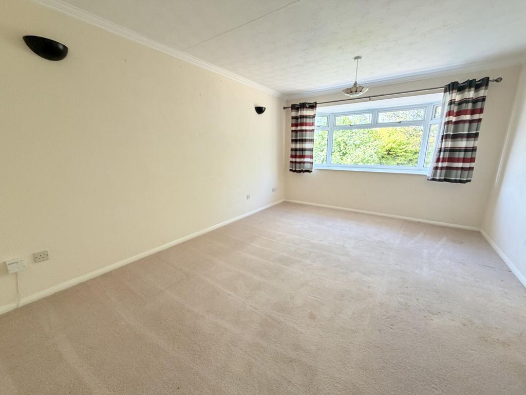 Property photo 3 of 9 Living Room