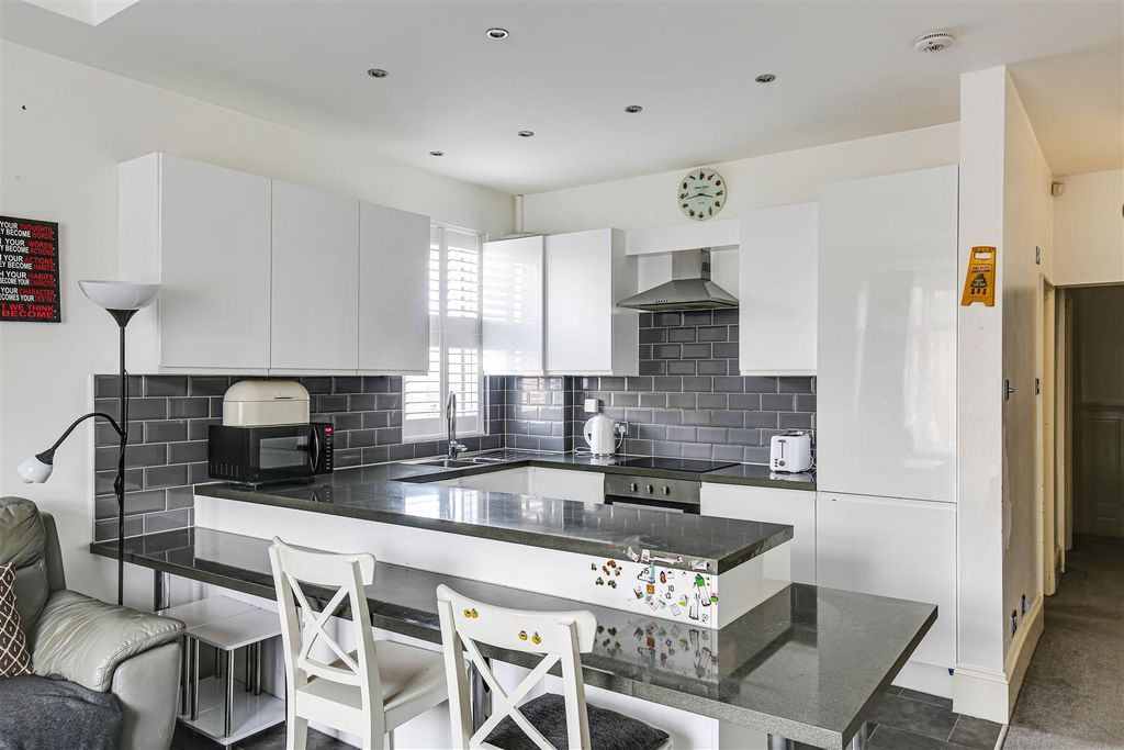 Property photo 2 of 16 6 Kitchen.Jpg