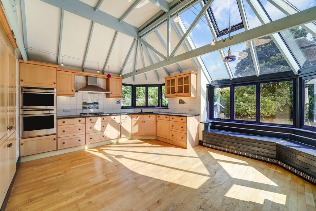 Property photo 2 of 25 Longdown Lane