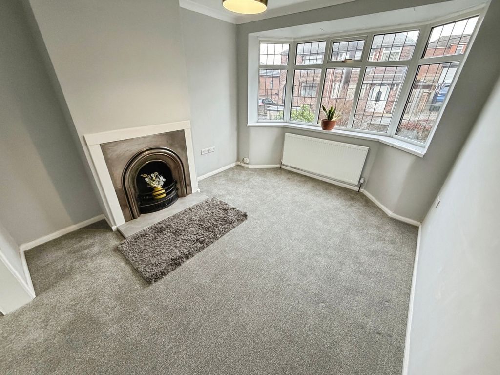 Property photo 3 of 14 Lounge