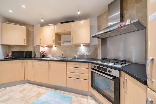 Property photo 2 of 10 Kitchen