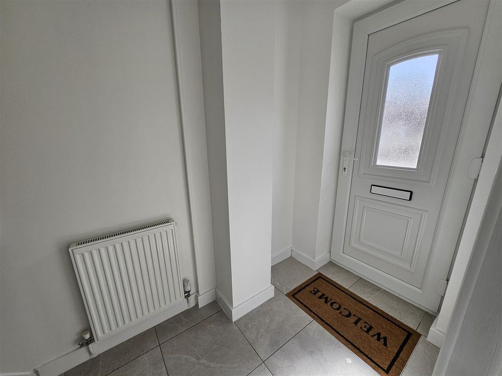 Property photo 2 of 11 Entrance