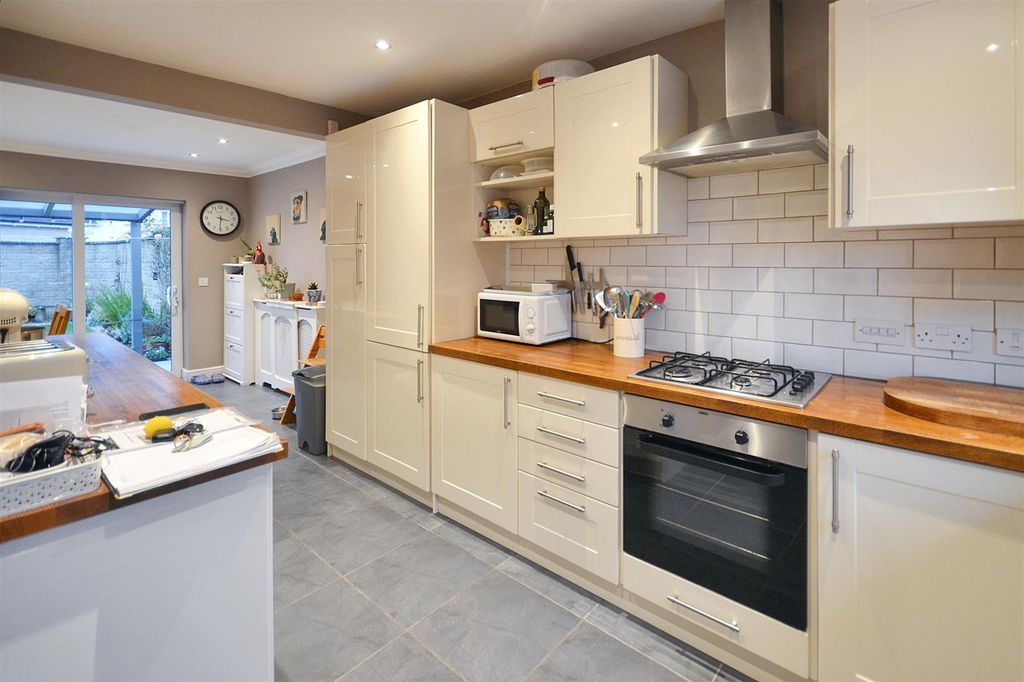 Property photo 2 of 11 Kitchen/Diningroom