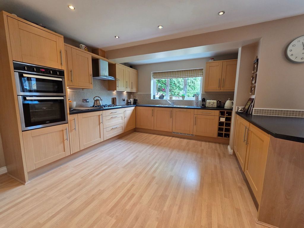 Property photo 2 of 32
