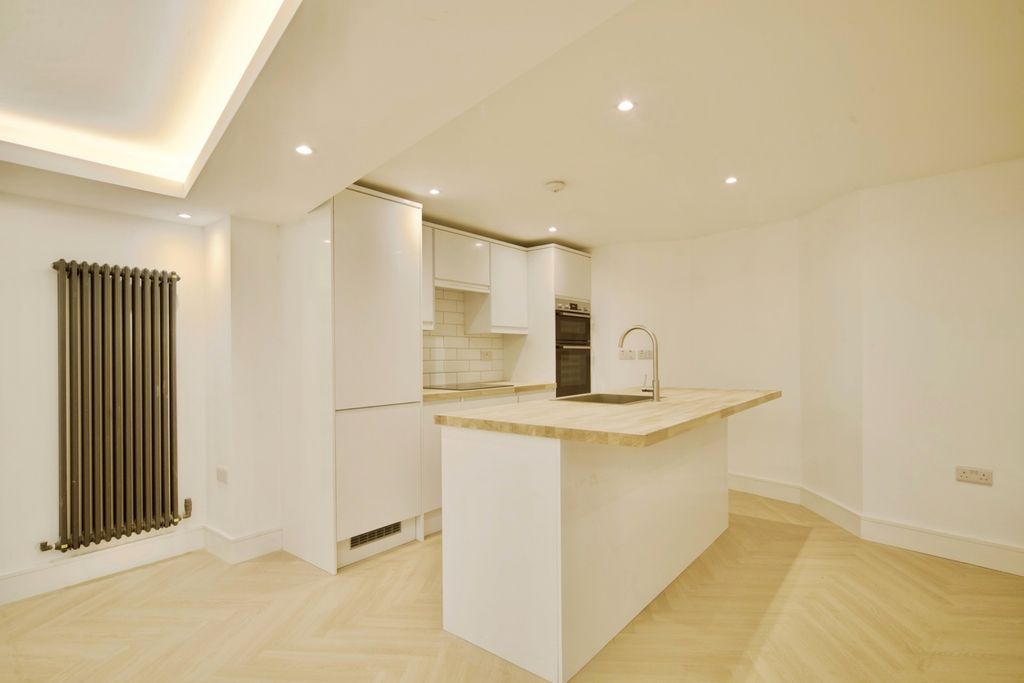 Property photo 3 of 17 Photo