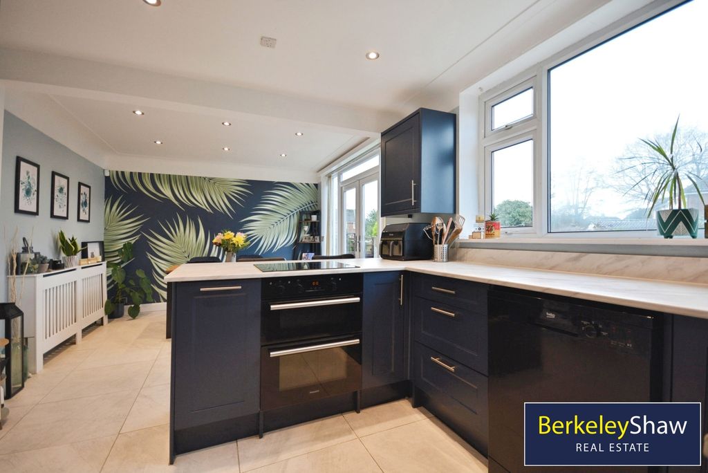 Property photo 3 of 27 Kitchen