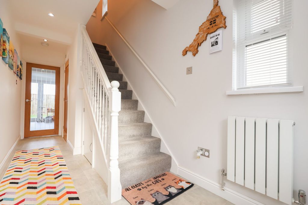 Property photo 2 of 24 Entrance Hallway