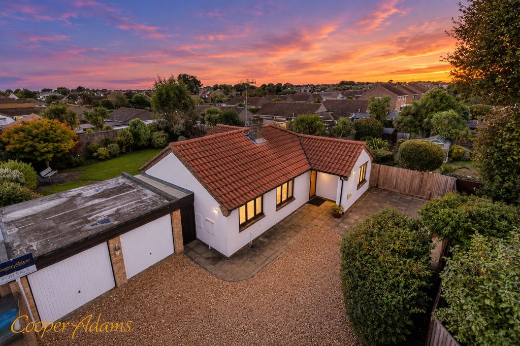 Property photo 1 of 18 Twilight