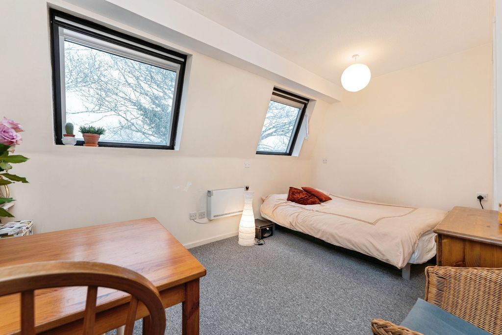 Property photo 3 of 32 Pbox-Img.Jpg