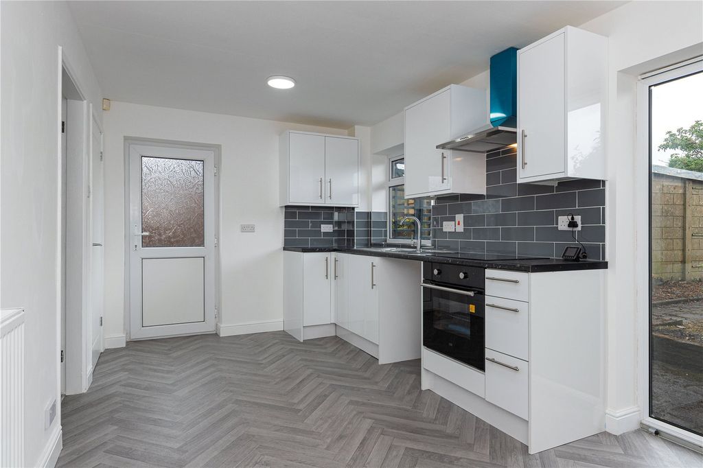 Property photo 3 of 17 Kitchen/Diner