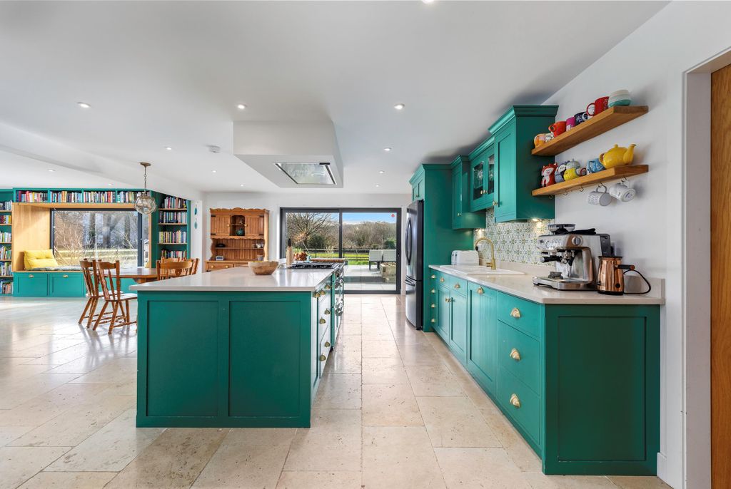 Property photo 3 of 27 Image